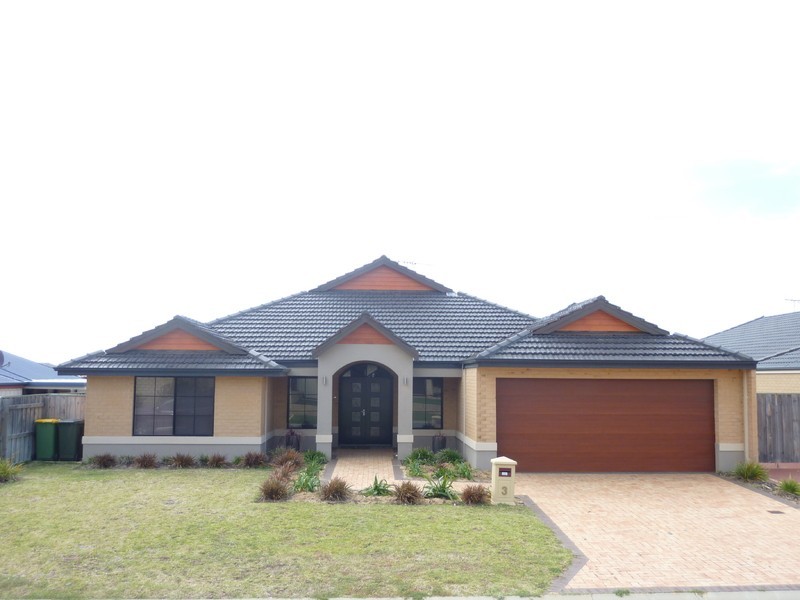 3 Waratah Circle, Halls Head WA 6210