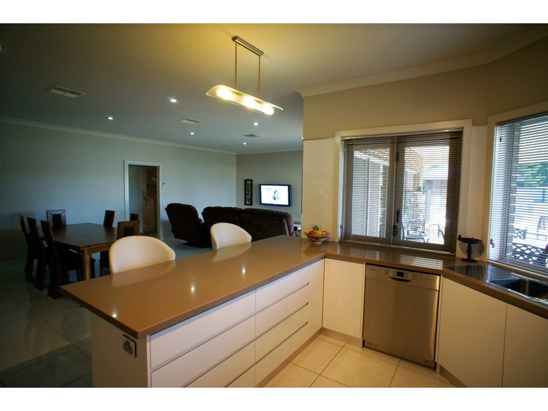 39 Kingfisher Court, East Albury NSW 2640