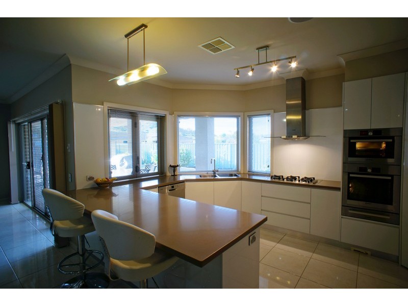 39 Kingfisher Court, East Albury NSW 2640