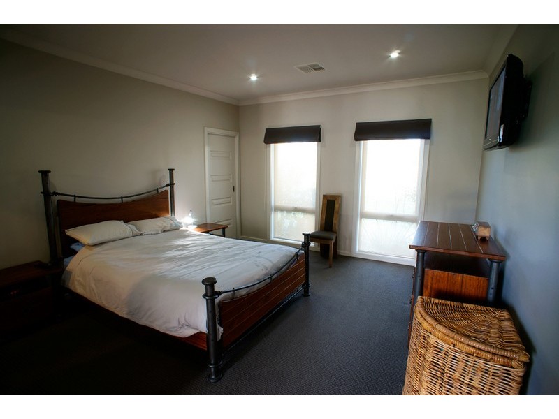 39 Kingfisher Court, East Albury NSW 2640