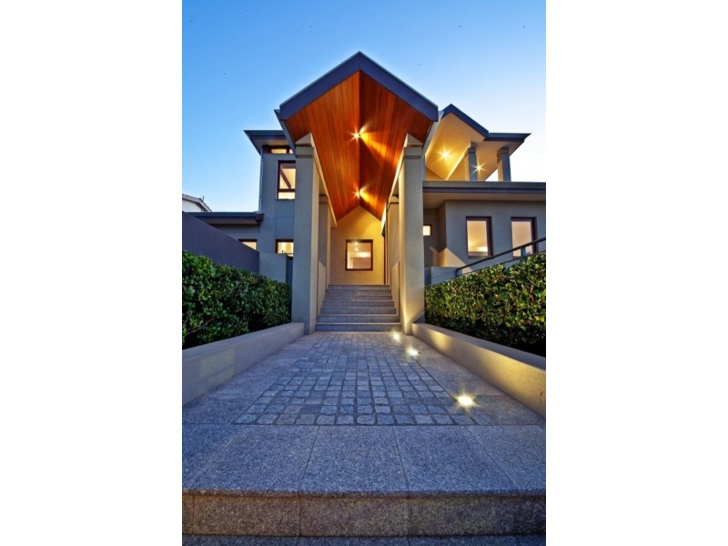 13 Kingsland Avenue, City Beach WA 6015