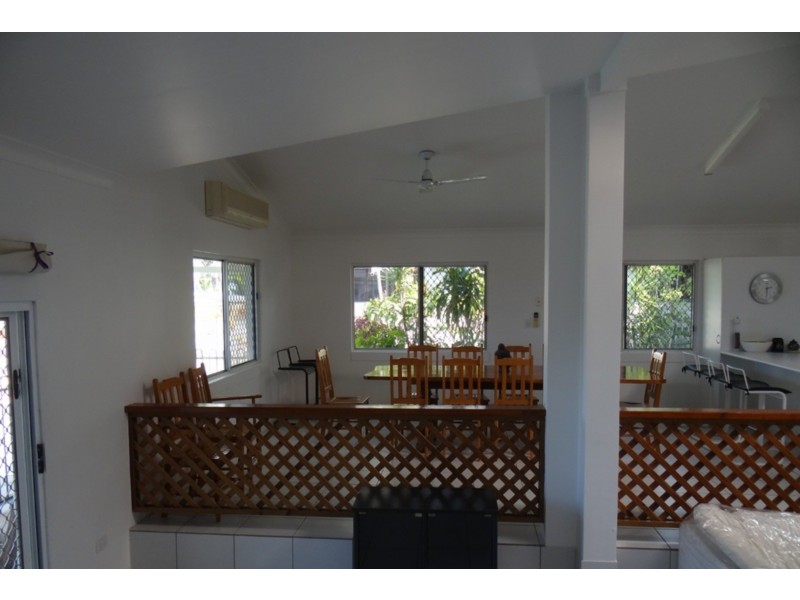 14 Feldt Street, Flying Fish Point QLD 4860
