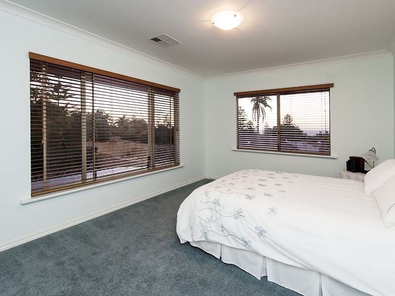 17 Kingsland Avenue, City Beach WA 6015