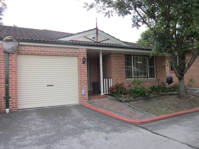 10/6 Binalong Road, Pendle Hill NSW 2145