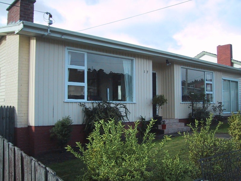 17 Ashbourne Grove, West Moonah TAS 7009