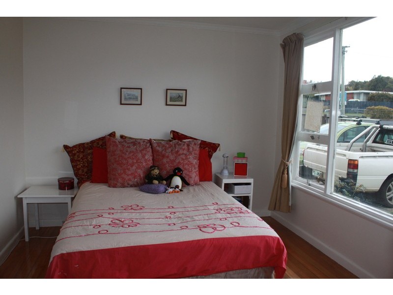 17 Ashbourne Grove, West Moonah TAS 7009