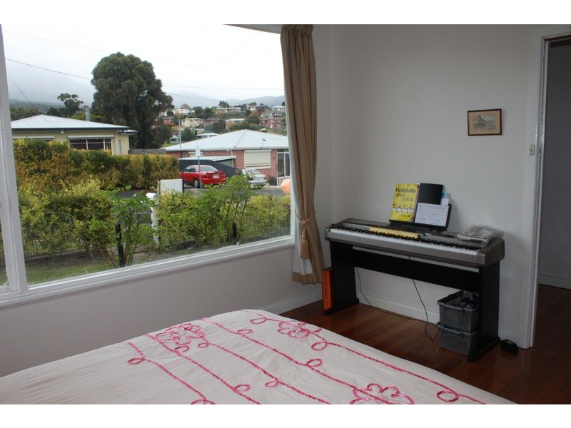 17 Ashbourne Grove, West Moonah TAS 7009