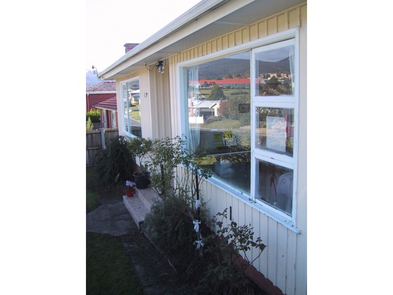 17 Ashbourne Grove, West Moonah TAS 7009