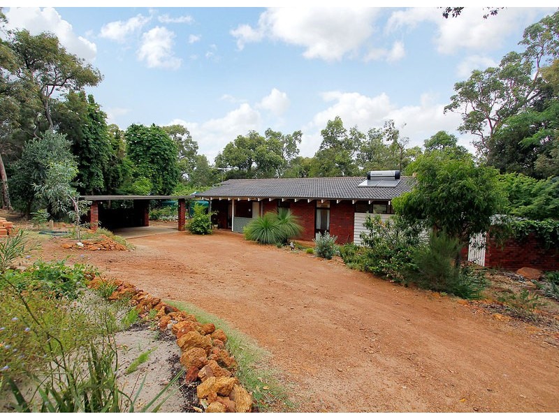 11 Shasta Grove, Lesmurdie WA 6076