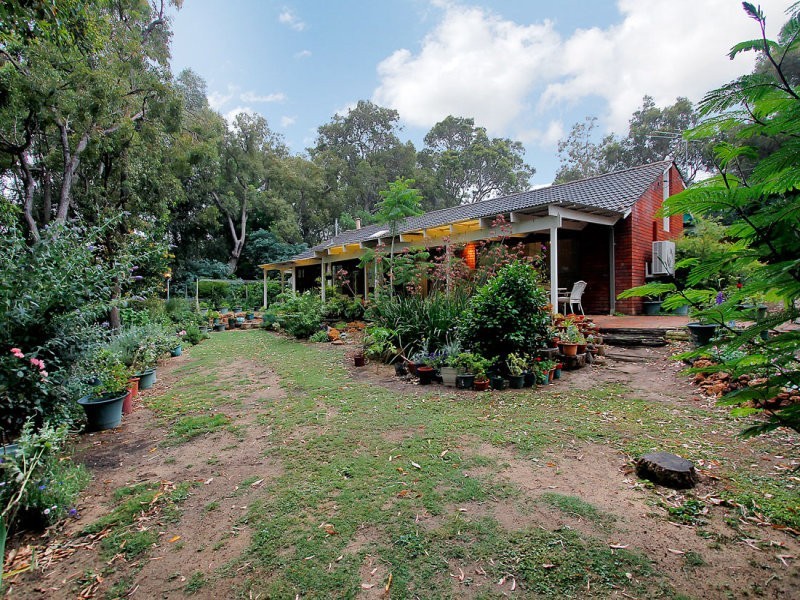 11 Shasta Grove, Lesmurdie WA 6076