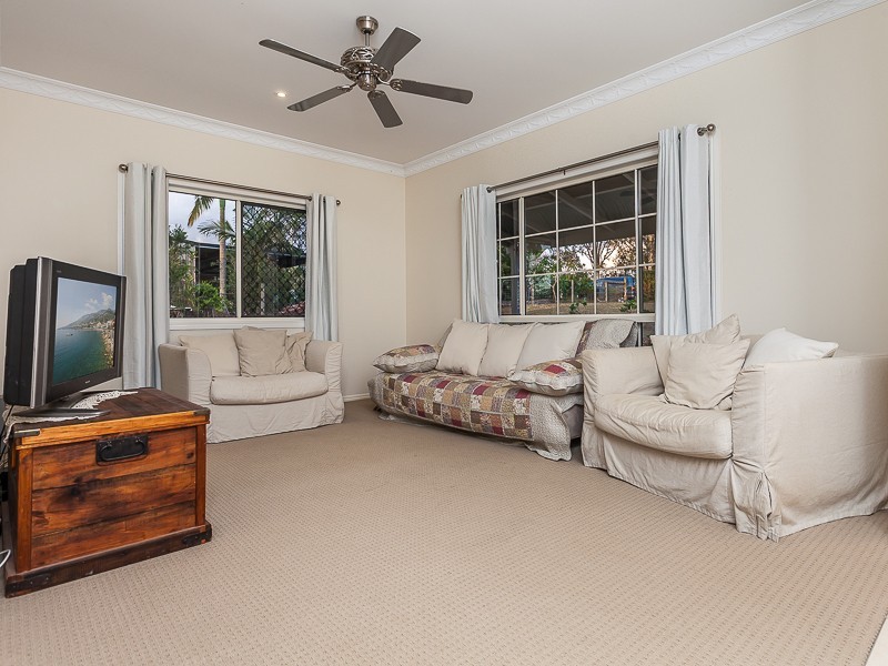 115 Hall Road, Elimbah QLD 4516