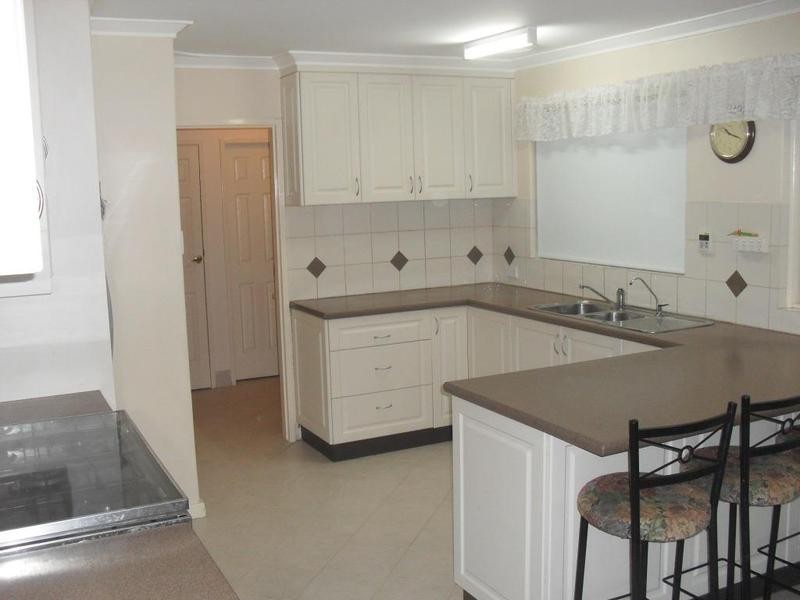 8 James Road, Kalamunda WA 6076