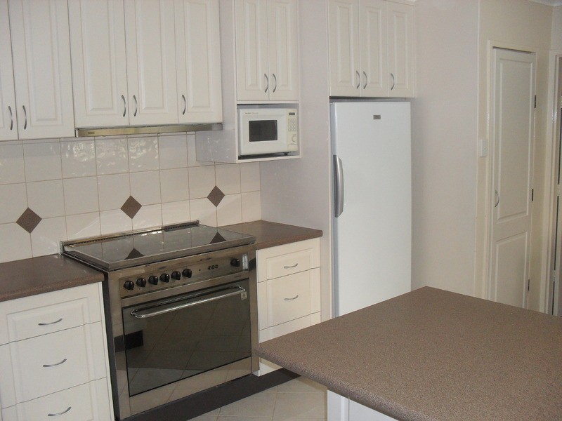 8 James Road, Kalamunda WA 6076