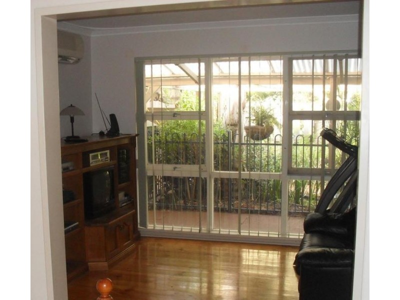 8 James Road, Kalamunda WA 6076