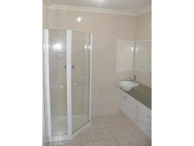 8 James Road, Kalamunda WA 6076