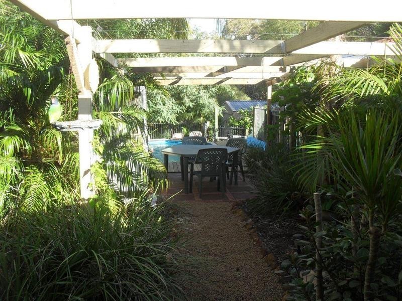 8 James Road, Kalamunda WA 6076