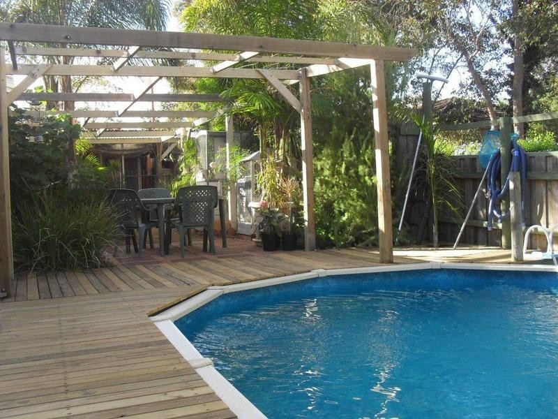 8 James Road, Kalamunda WA 6076