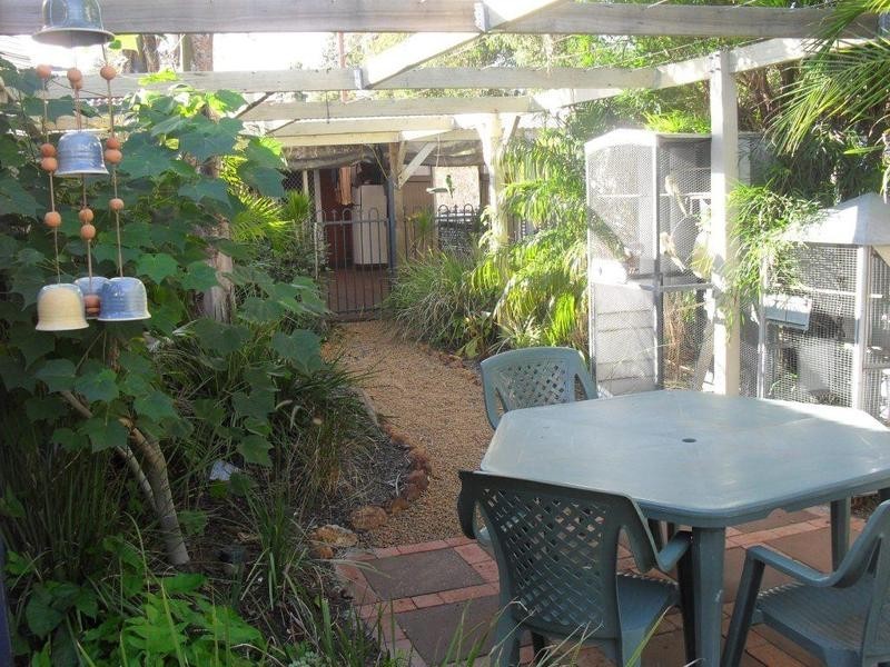 8 James Road, Kalamunda WA 6076