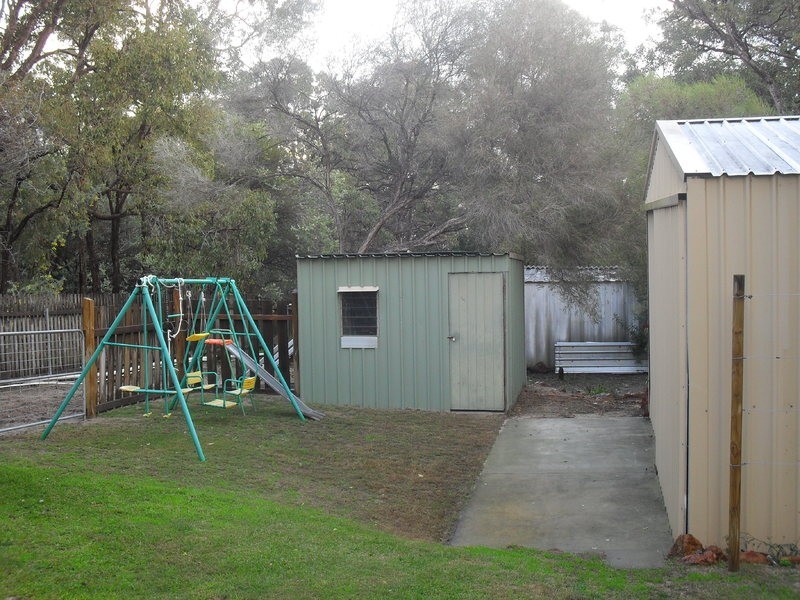 8 James Road, Kalamunda WA 6076