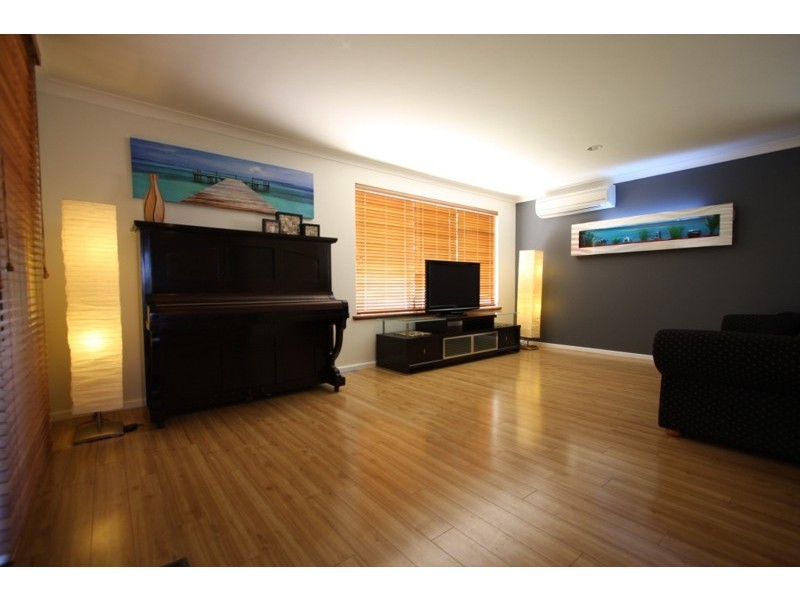 33 Gilbert Rd, Duncraig WA 6023