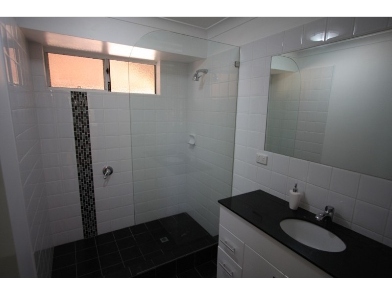 33 Gilbert Rd, Duncraig WA 6023