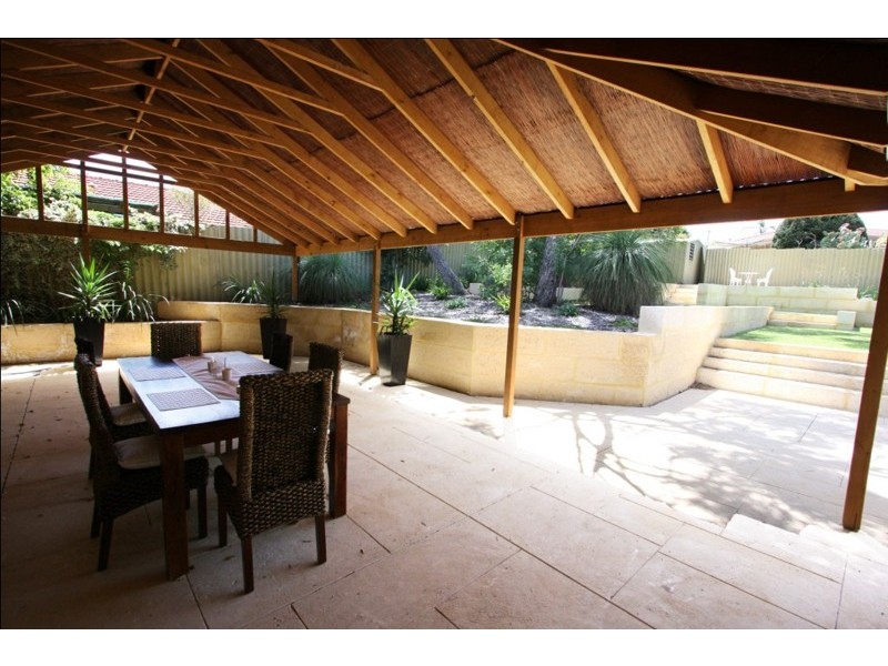 33 Gilbert Rd, Duncraig WA 6023