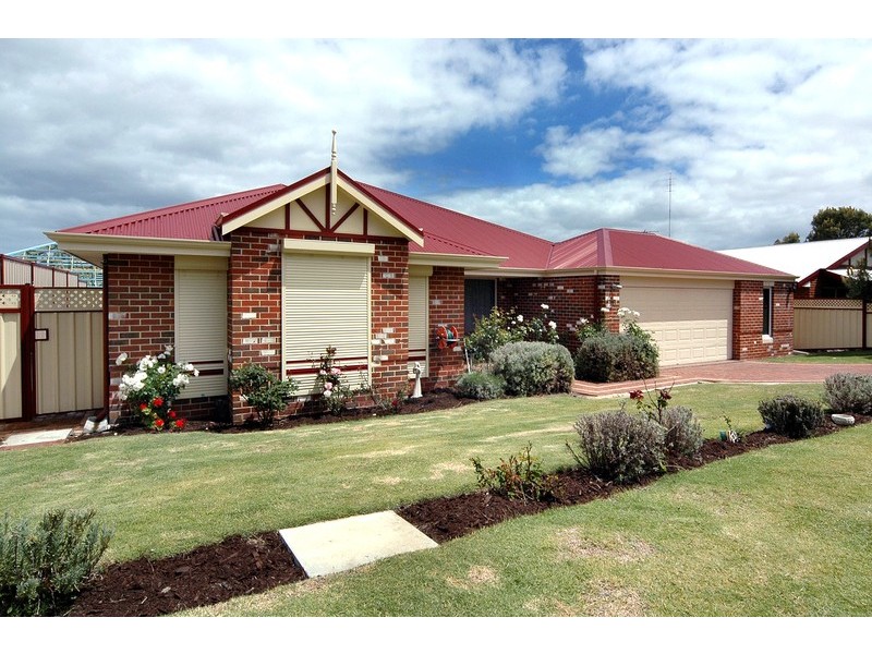 76 Somerville Drive, College Grove WA 6230