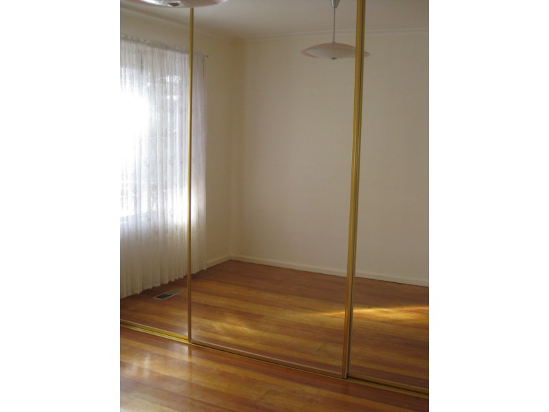 18 Metherall St, Sunshine North VIC 3020