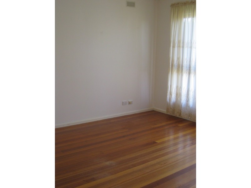 18 Metherall St, Sunshine North VIC 3020