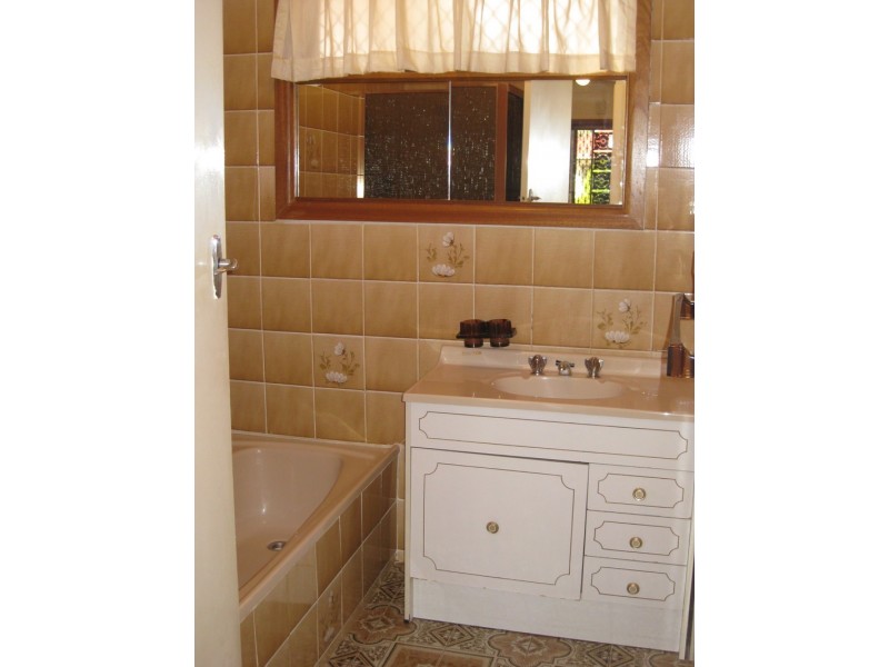 18 Metherall St, Sunshine North VIC 3020