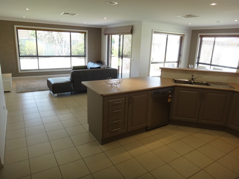 26 Rivergum Drive, East Albury NSW 2640