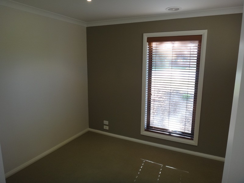 1/4 St Levans Place, Lavington NSW 2641