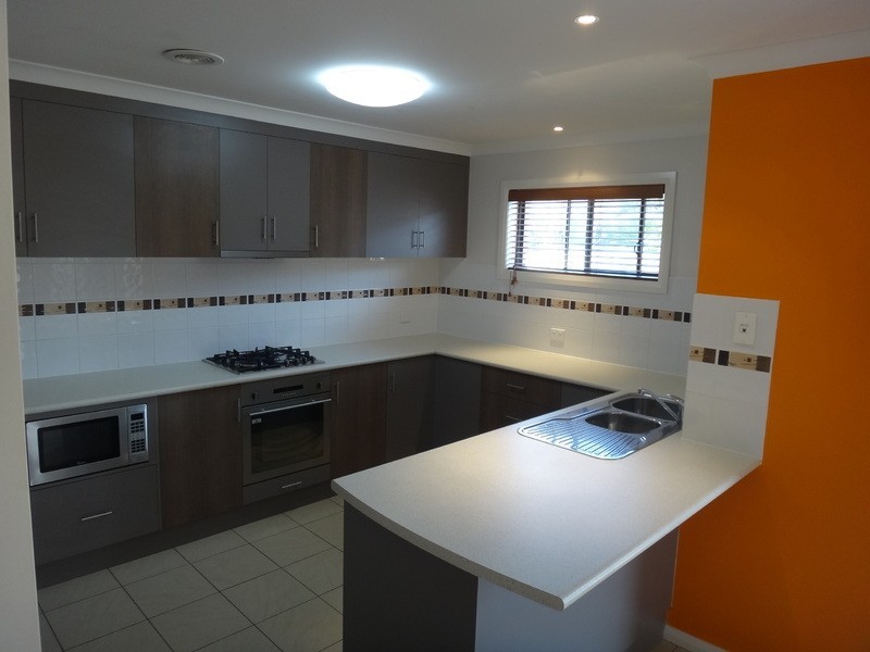 1/4 St Levans Place, Lavington NSW 2641