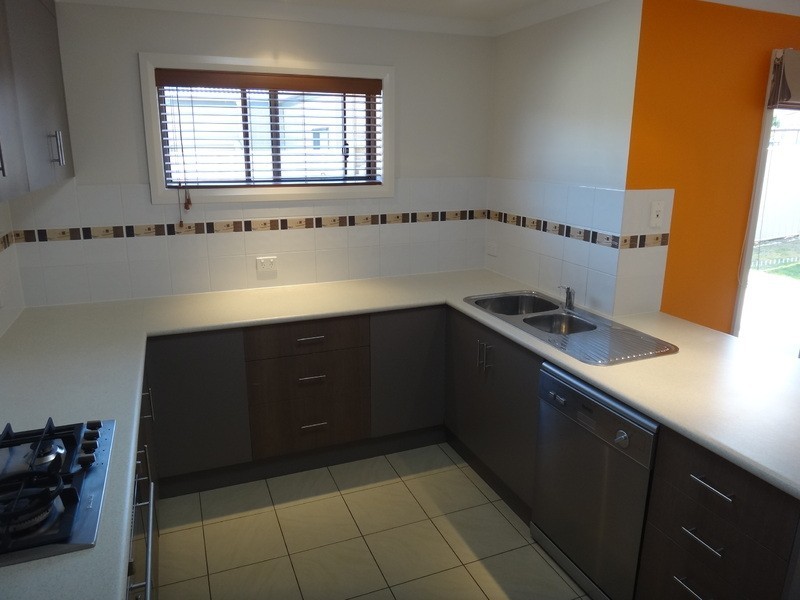 1/4 St Levans Place, Lavington NSW 2641