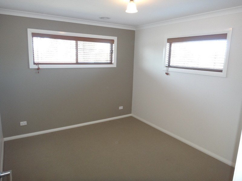 1/4 St Levans Place, Lavington NSW 2641