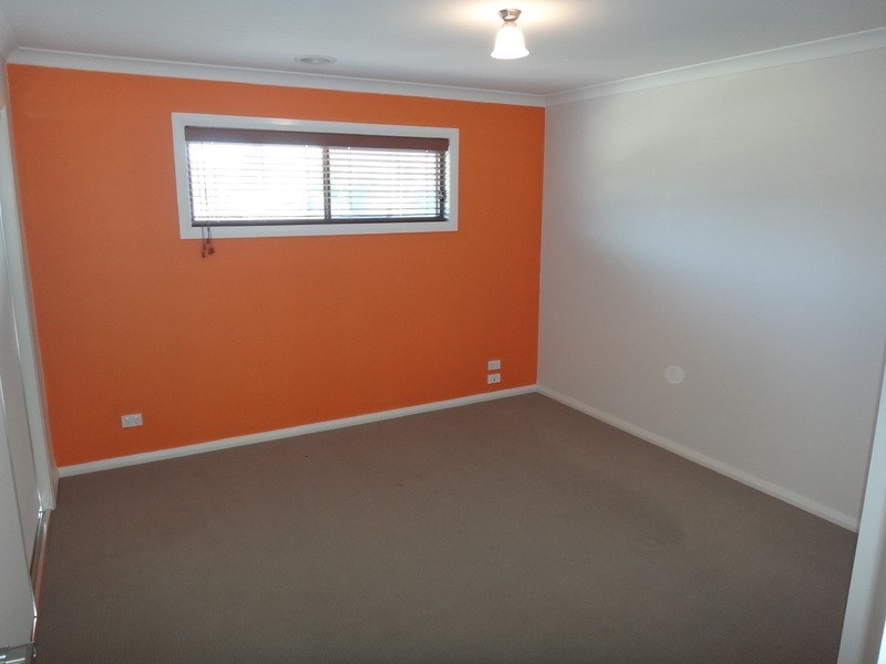 1/4 St Levans Place, Lavington NSW 2641