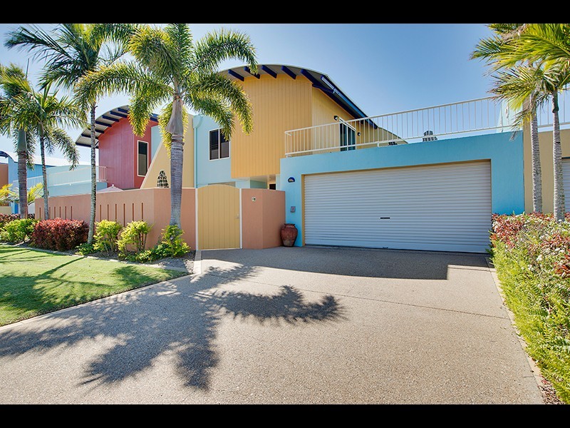 7 Bayside Way, Rosslyn QLD 4703