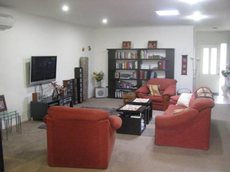 36 Racecourse Road, Pakenham VIC 3810