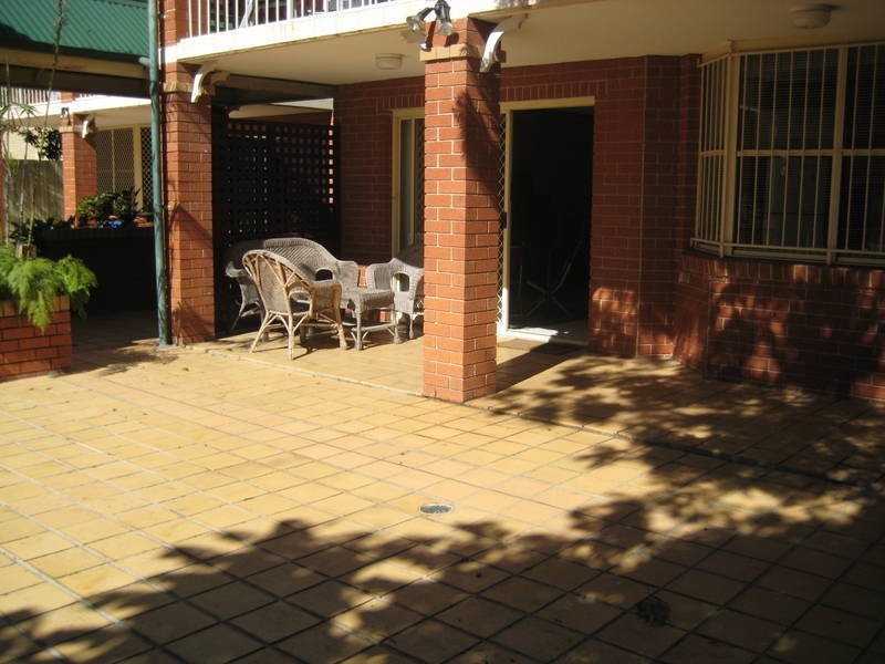 8/72  Herston Rd, Kelvin Grove QLD 4059