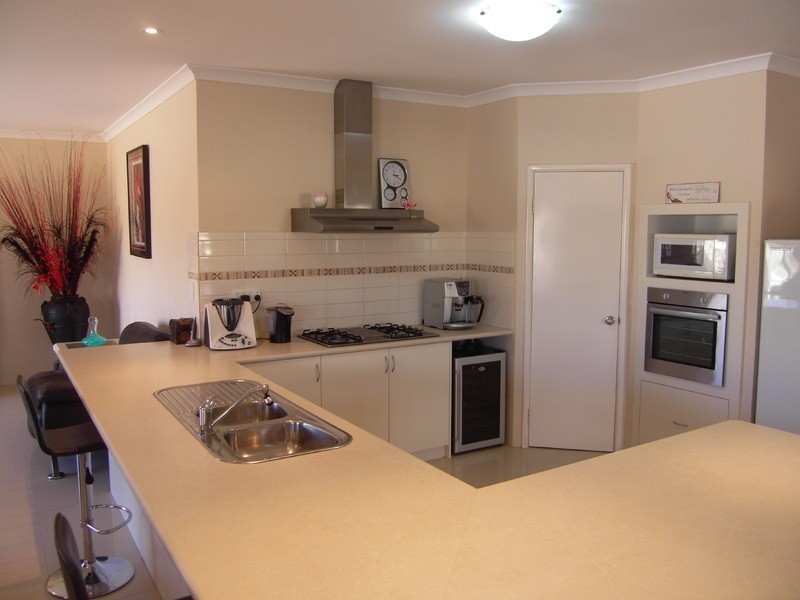18 Hokitika Drive, Dudley Park WA 6210