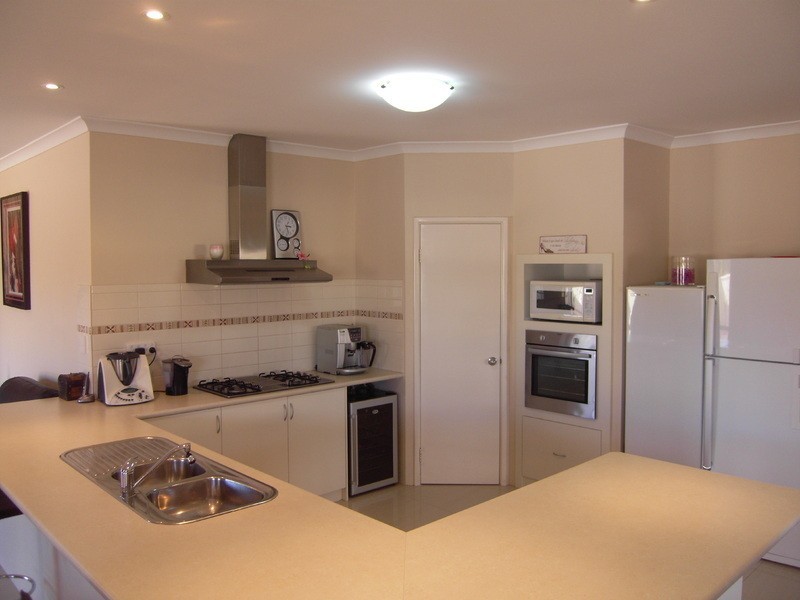 18 Hokitika Drive, Dudley Park WA 6210