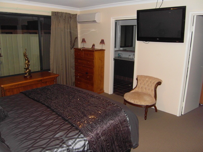 18 Hokitika Drive, Dudley Park WA 6210