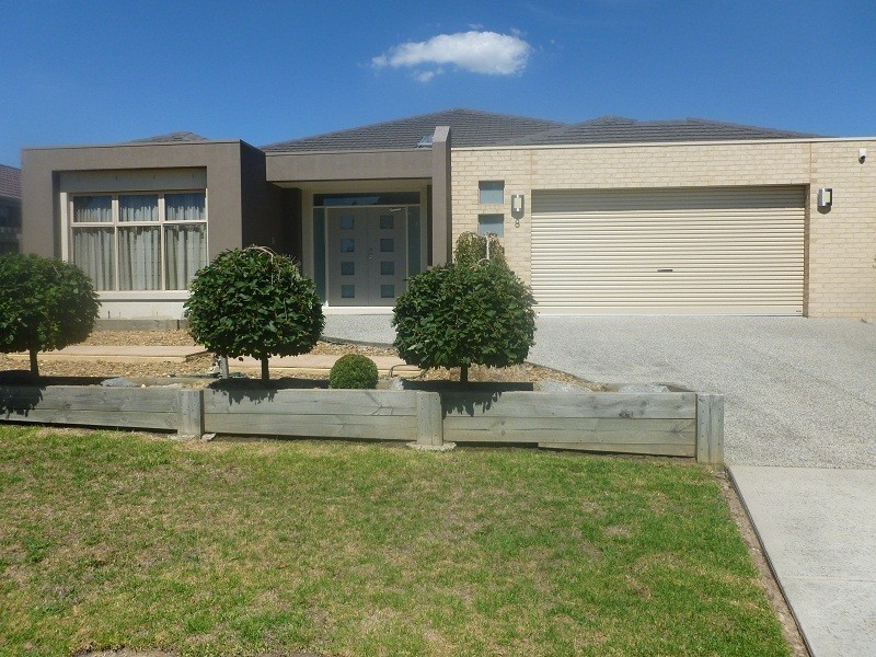 8 Postregna Way, Skye VIC 3977