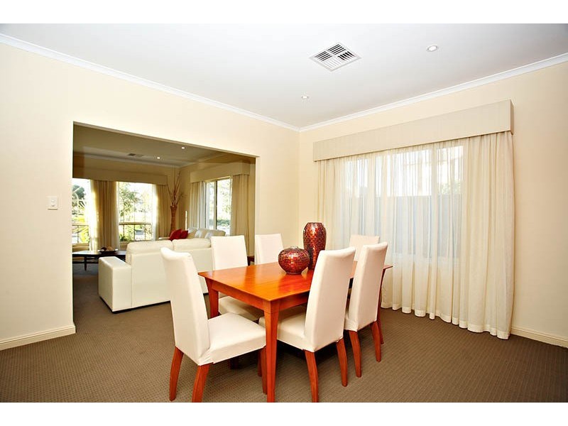 5 Weatherstone Crescent, Mawson Lakes SA 5095