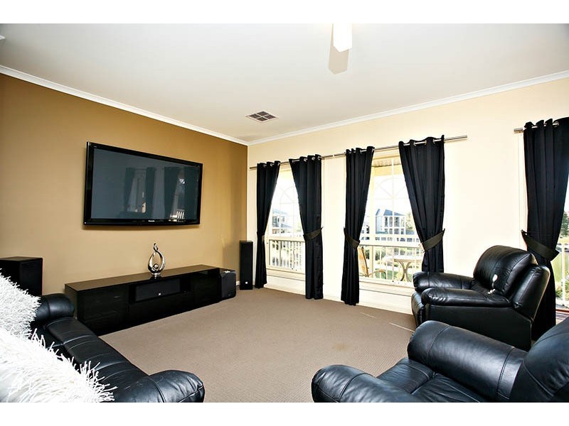 5 Weatherstone Crescent, Mawson Lakes SA 5095