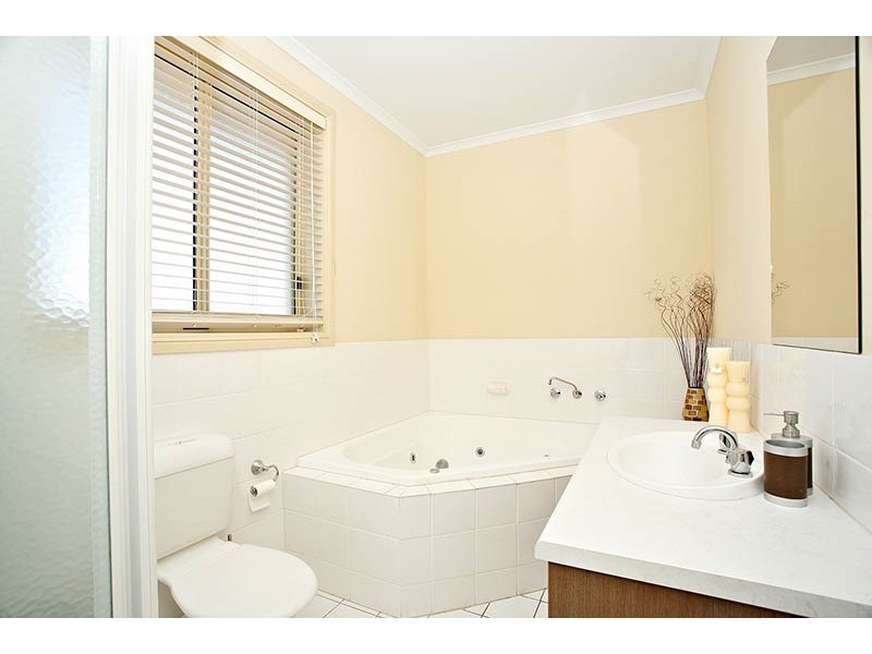 5 Weatherstone Crescent, Mawson Lakes SA 5095