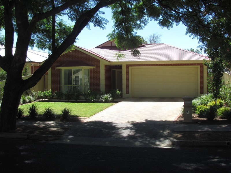 10 Chamberlain Avenue, Clarence Gardens SA 5039