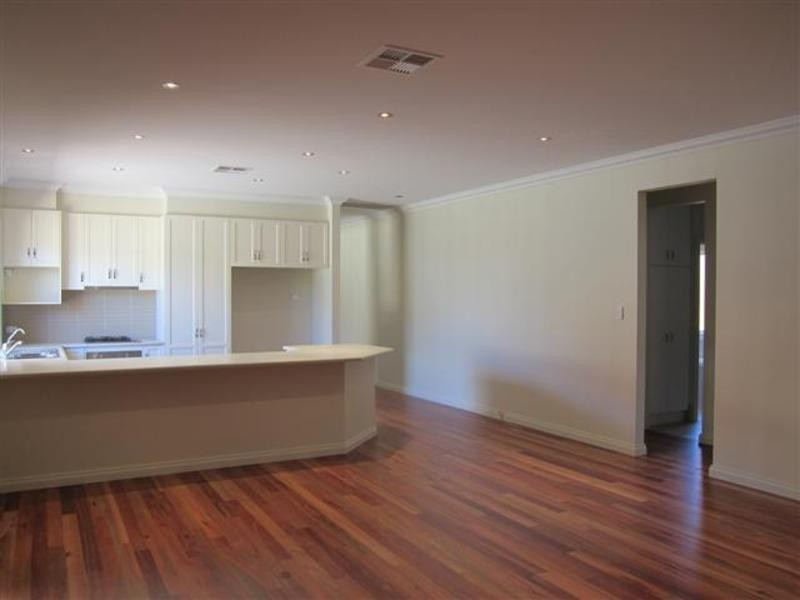 10 Chamberlain Avenue, Clarence Gardens SA 5039