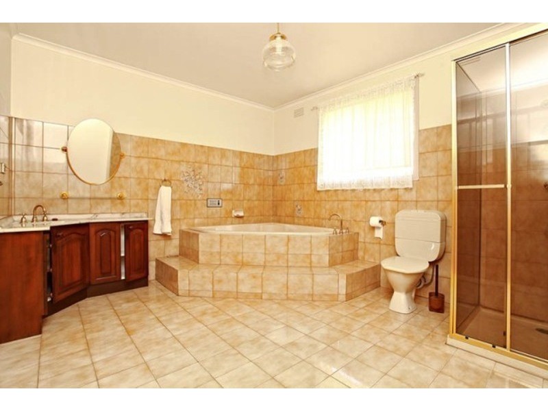 13 Belmore Road, Sunshine North VIC 3020