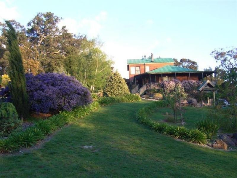 55 Outawood Rise, Gisborne South VIC 3437